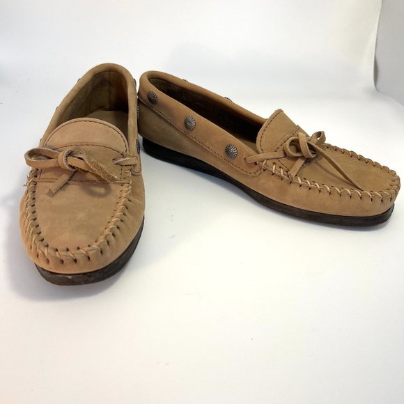Minnetonka Hard Sole Moccasin Sz 8.5 Decorative Side Studs Leather Top Tie - Picture 1 of 9